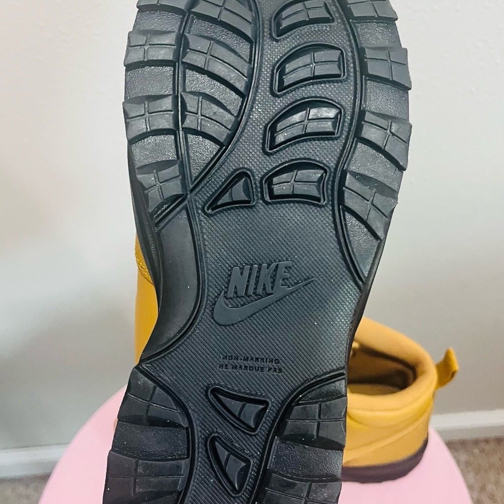Nike Manoa LTR Wheat/Black Boots - BRAND NEW; NEVER WORN! - Picture 3 of 5